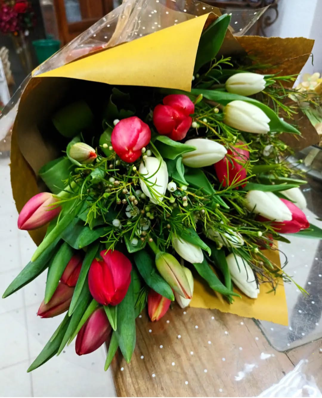 Ramo de Tulipanes variados ( Sólo en temporada)